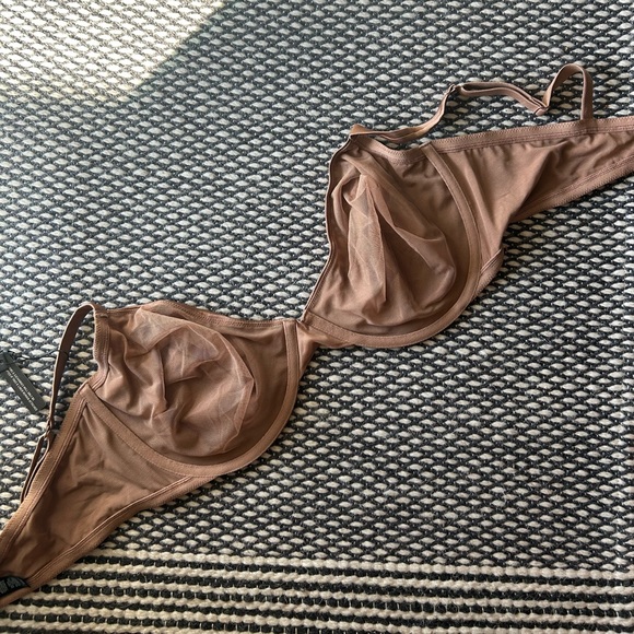 NWT SKIMS Stretch Satin Unlined Underwire Bra - Picture 2 of 7